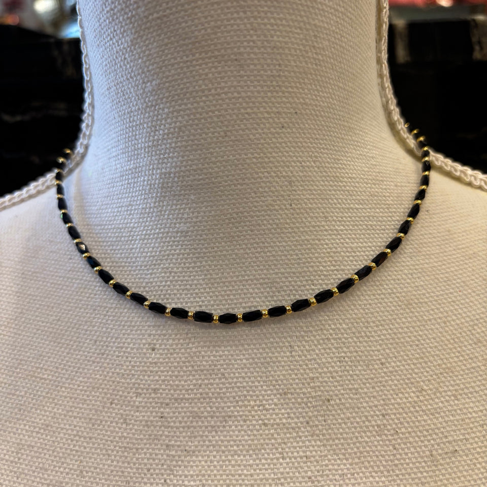 COLLAR CRISTAL NEGRO
