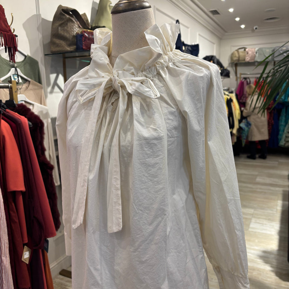 BLUSA BEIGE CUELLO ALTO VOLANTES VOLANTES