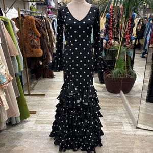 TRAJE DE FLAMENCA EN PICOS NEGRO CON LUNARES