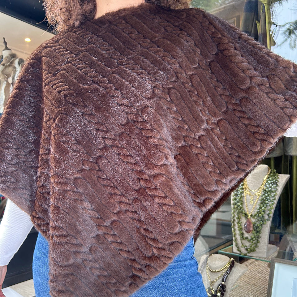 CAPA MARRON DE PELO SINTETICO