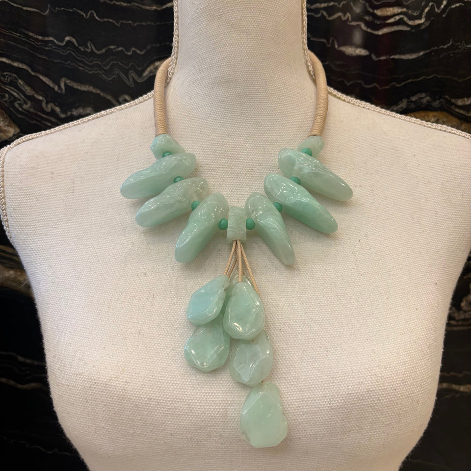 COLLAR PIEDRAS VERDE AGUA