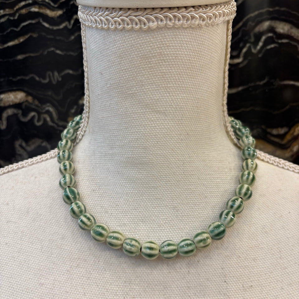 COLLAR DE CERAMICA BOLAS VERDE AGUA