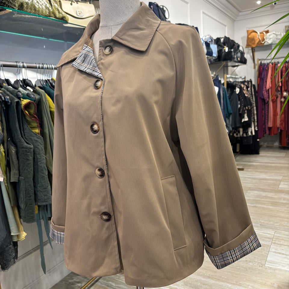 CHAQUETA CON BOTONES BEIGE