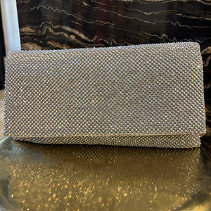 CARTERA DE SOBRE CON BRILLOS PLATA