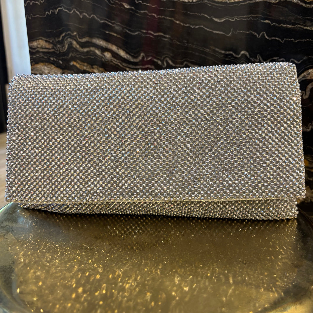 CARTERA DE SOBRE CON BRILLOS PLATA