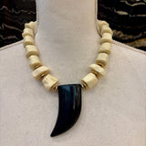 COLLAR CUERNO NEGRO
