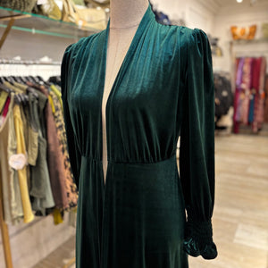 KIMONO DE TERCIOPELO CON MANGA FRUNCIDA VERDE BOTELLA