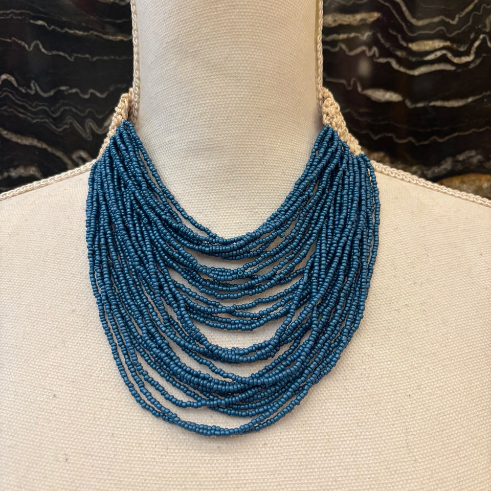 COLLAR CUENTAS AZULES
