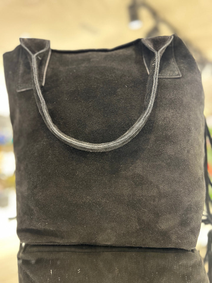 BOLSO DE PIEL DE ANTE NEGRO FLECOS