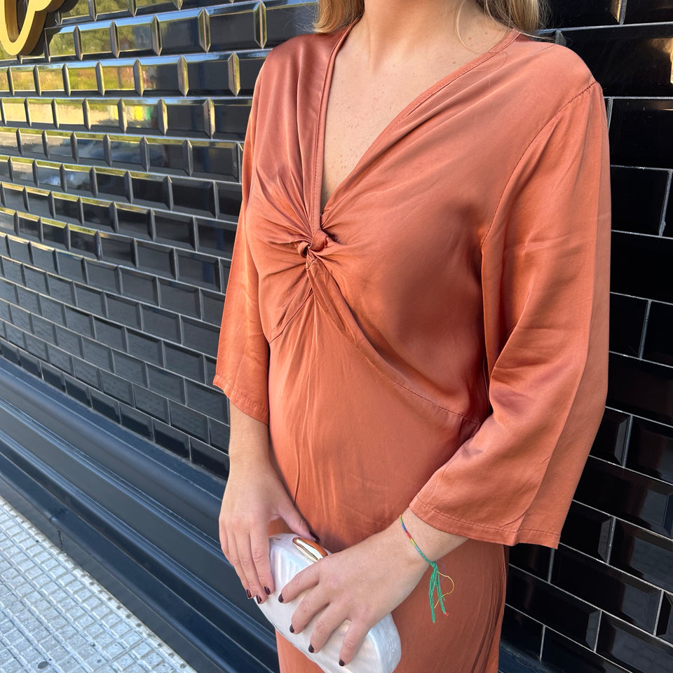 VESTIDO CON NUDO EN TEJA