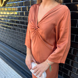 VESTIDO CON NUDO EN TEJA