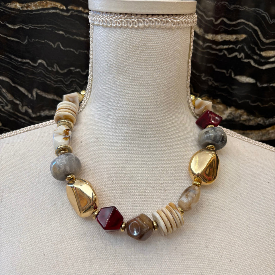 COLLAR PIEDRAS BURDEOS Y BEIGE