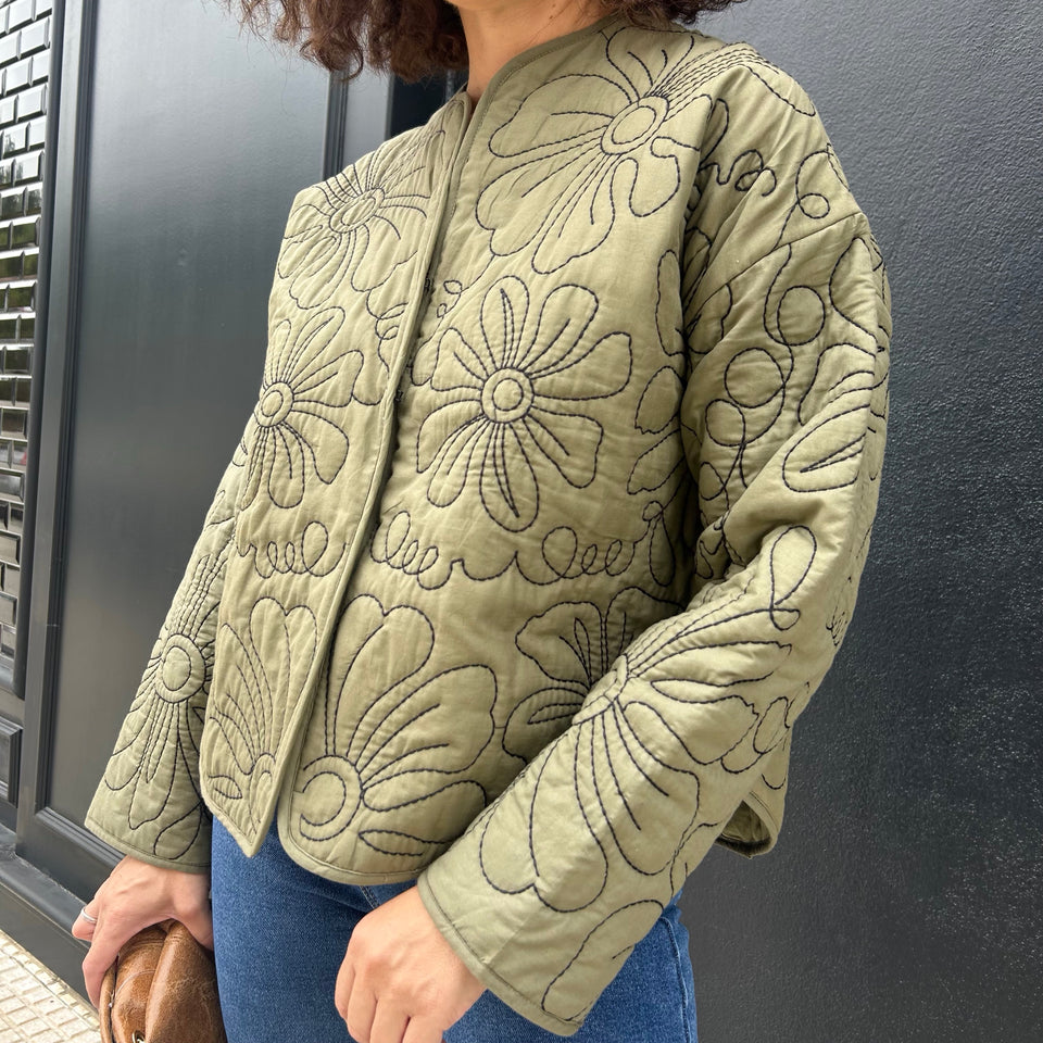 CHAQUETA VERDE PESPUNTE