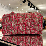 BOLSA ESTAMPADA FONDO ROJO CACHEMIRE