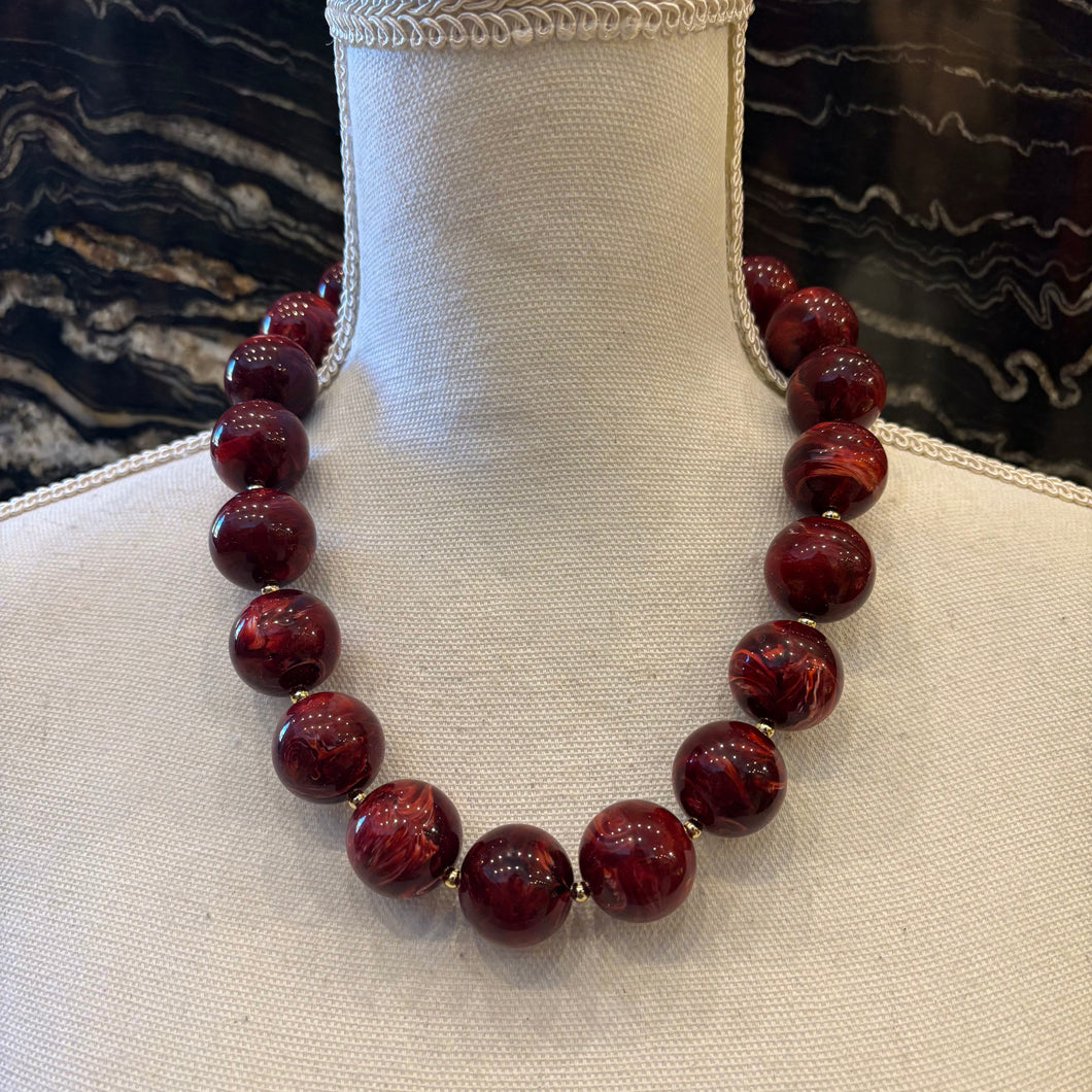 COLLAR BOLAS BURDEOS