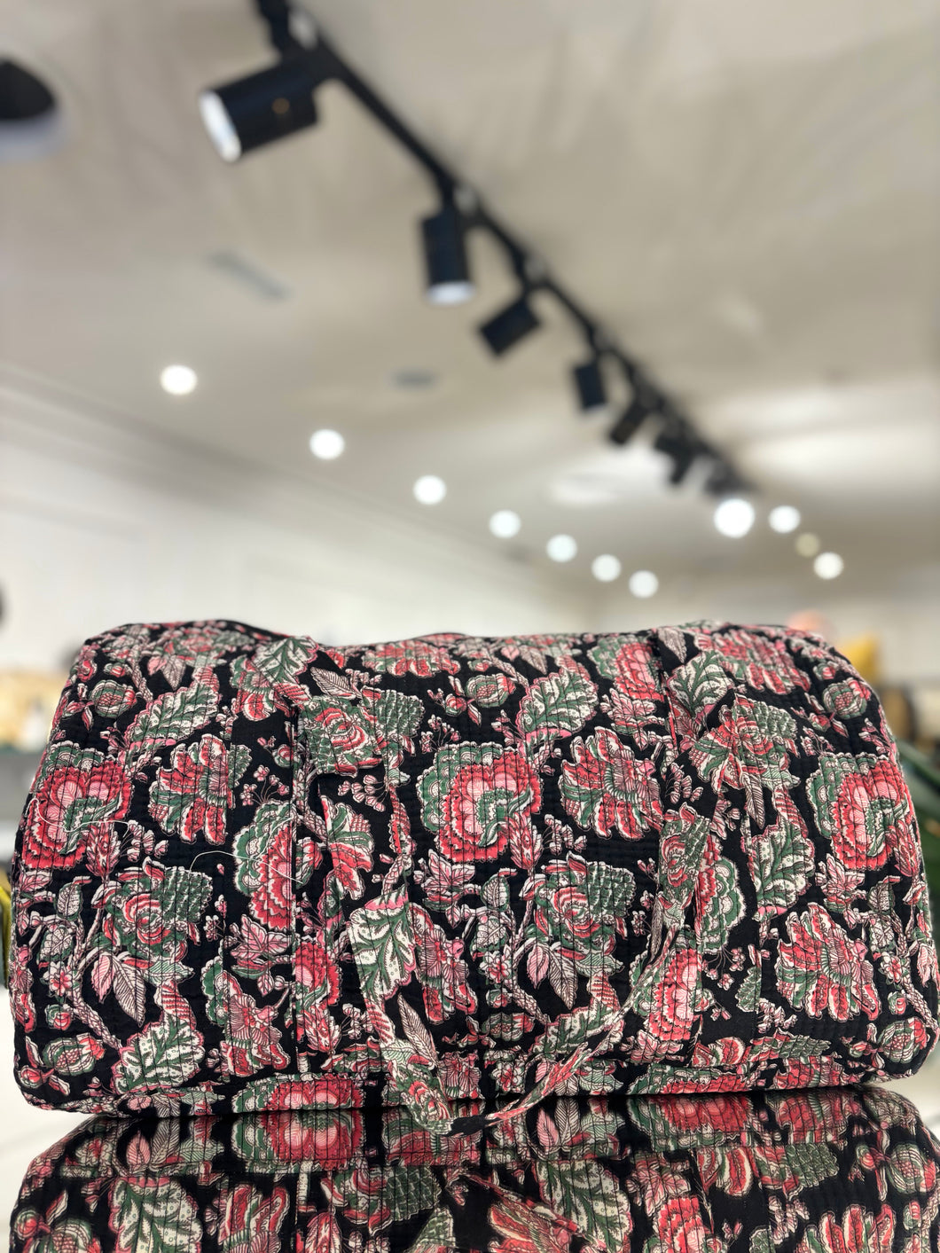 BOLSA ESTAMPADA FONDO NEGRO