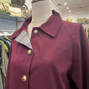 CHAQUETA CON BOTONES BURDEOS
