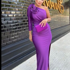 VESTIDO ASIMÉTRICO MORADO CON DOS ROSAS