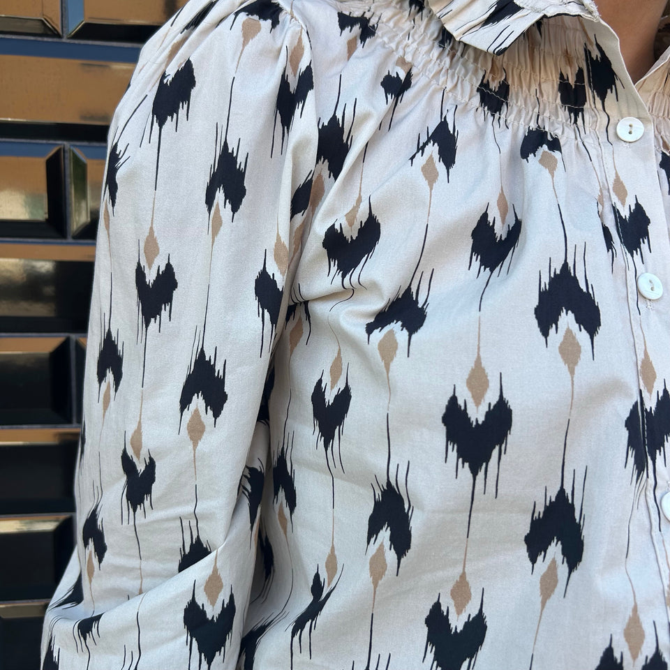 CAMISA ESTAMPADA CUELLO FRUNCIDO
