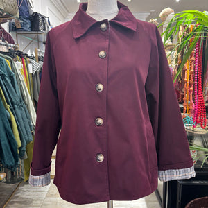 CHAQUETA CON BOTONES BURDEOS