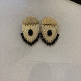 PENDIENTE PLAQUE DORADO Y NEGRO