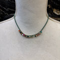 COLLAR VERDE CON PIEDRA DE COLORES