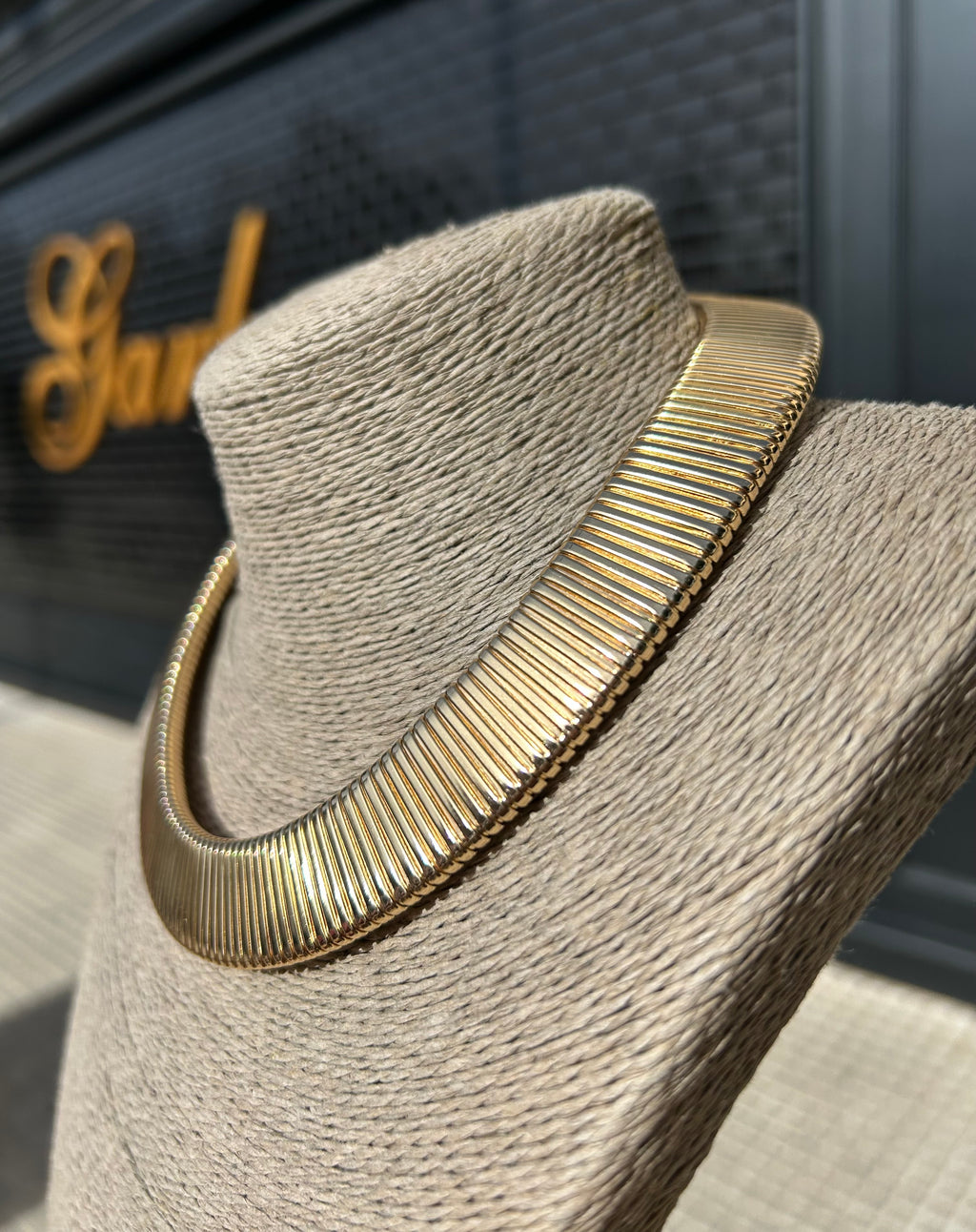 COLLAR MAKEBA
