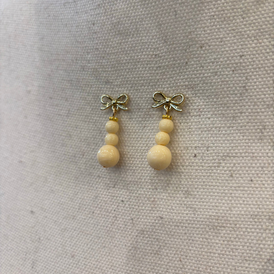 PENDIENTE DE HUESO YLAZO