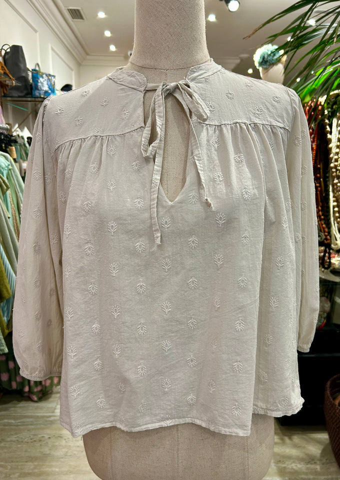 BLUSA BEIGE BORDADOS PEQUEÑOS