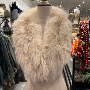 CUELLO DE PELO SINTÉTICO BEIGE