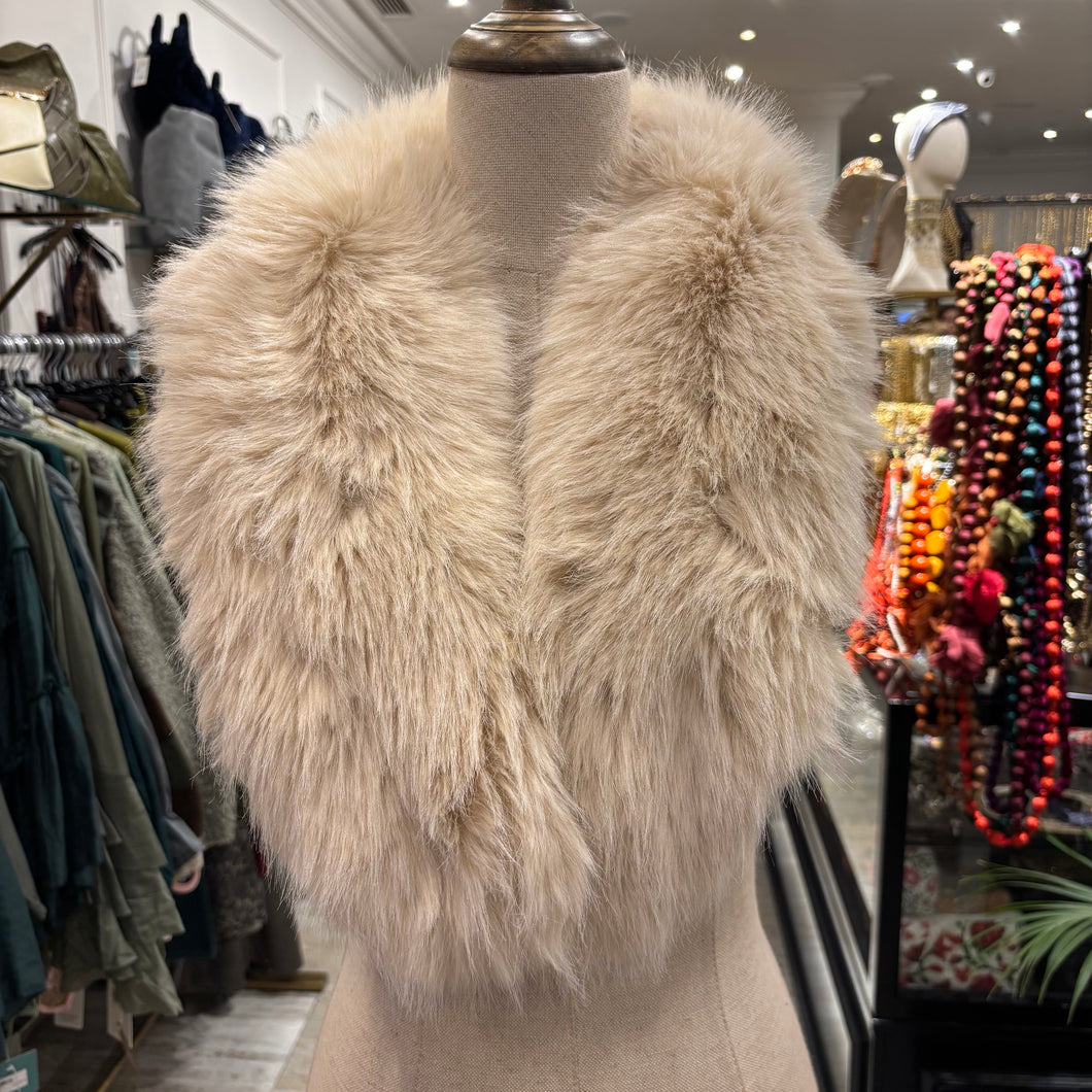 CUELLO DE PELO SINTÉTICO BEIGE