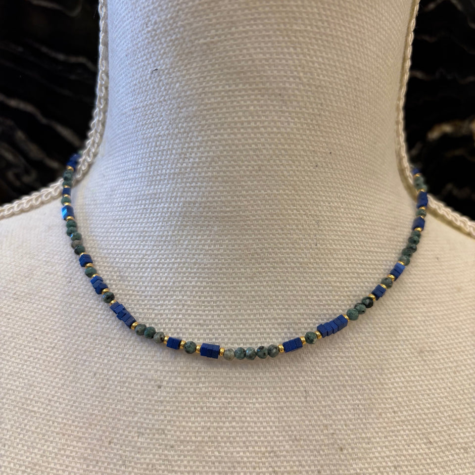 COLLAR CUENTAS PEQUEÑAS AZUL