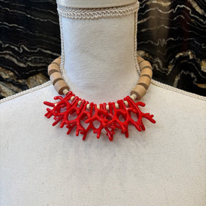 COLLAR MADERA Y CORAL ROJO