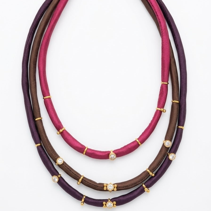 COLLAR CUERDAS BURDEOS