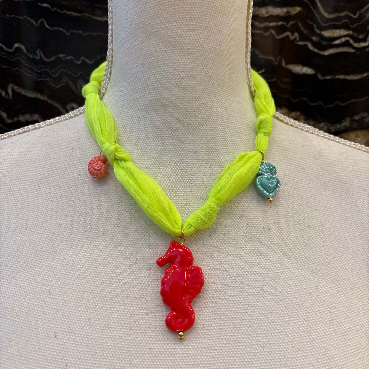 COLLAR TELA VERDE LIMA