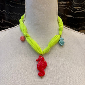 COLLAR TELA VERDE LIMA