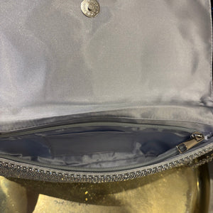 CARTERA DE SOBRE CON BRILLOS PLATA