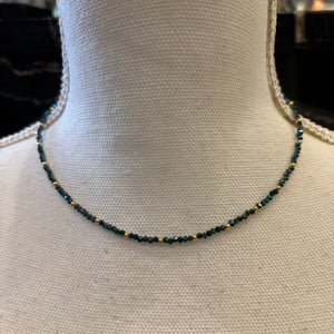 COLLAR CUENTAS VERDE Y DORADO