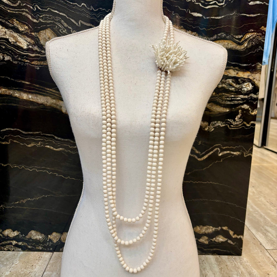 COLLAR LARGO CORAL GRANDE BLANCO