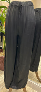 PANTALÓN SATINADO NEGRO