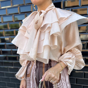 BLUSA DE VOLANTES ROSA NUDE