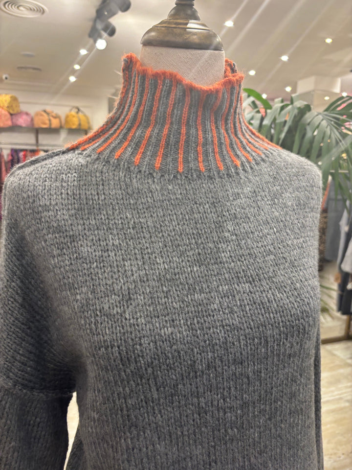 JERSEY GRIS CON PESPUNTE NARANJA
