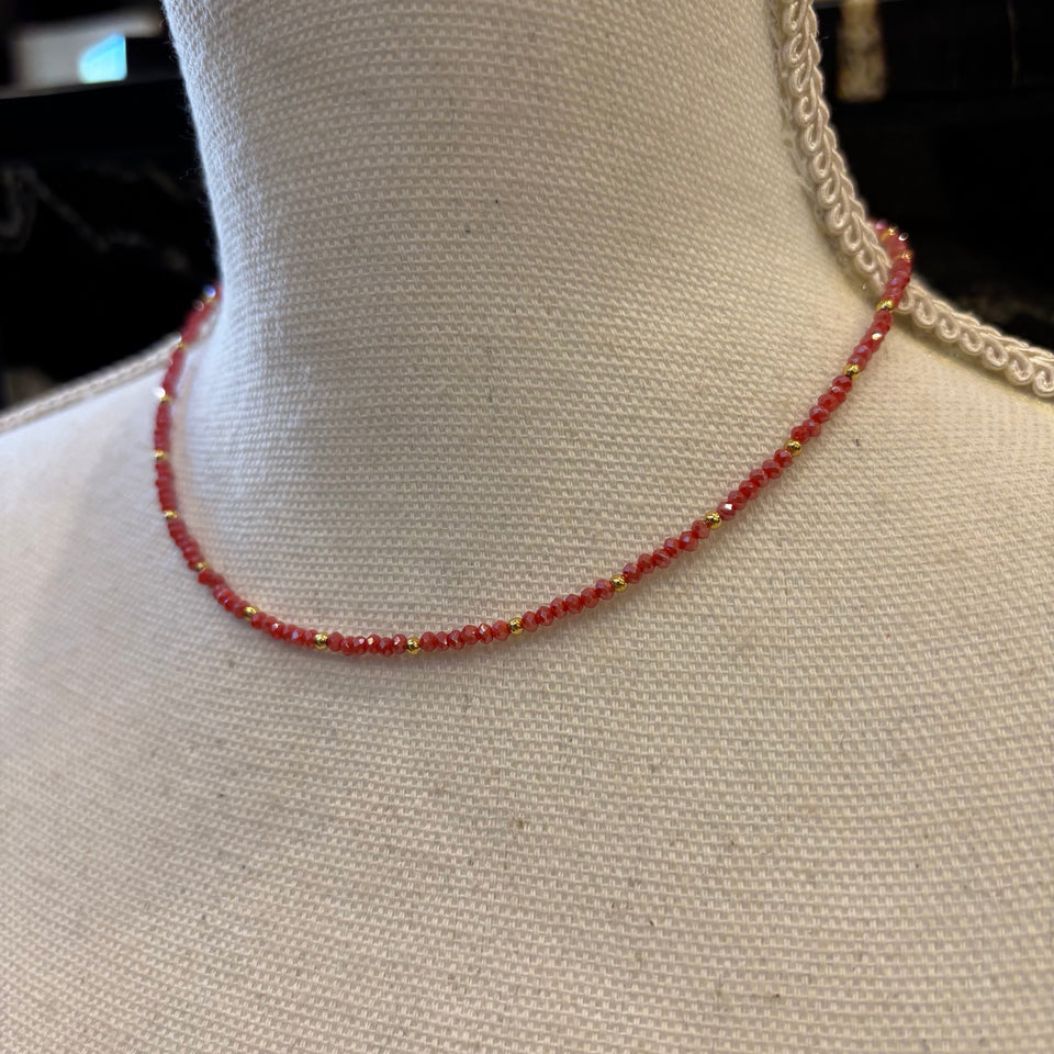 COLLAR CUENTAS ROJO Y DORADO