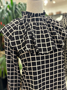 BLUSA DE CUADROS NEGROS