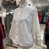 CAMISA BEIGE VOLANTES MANGA