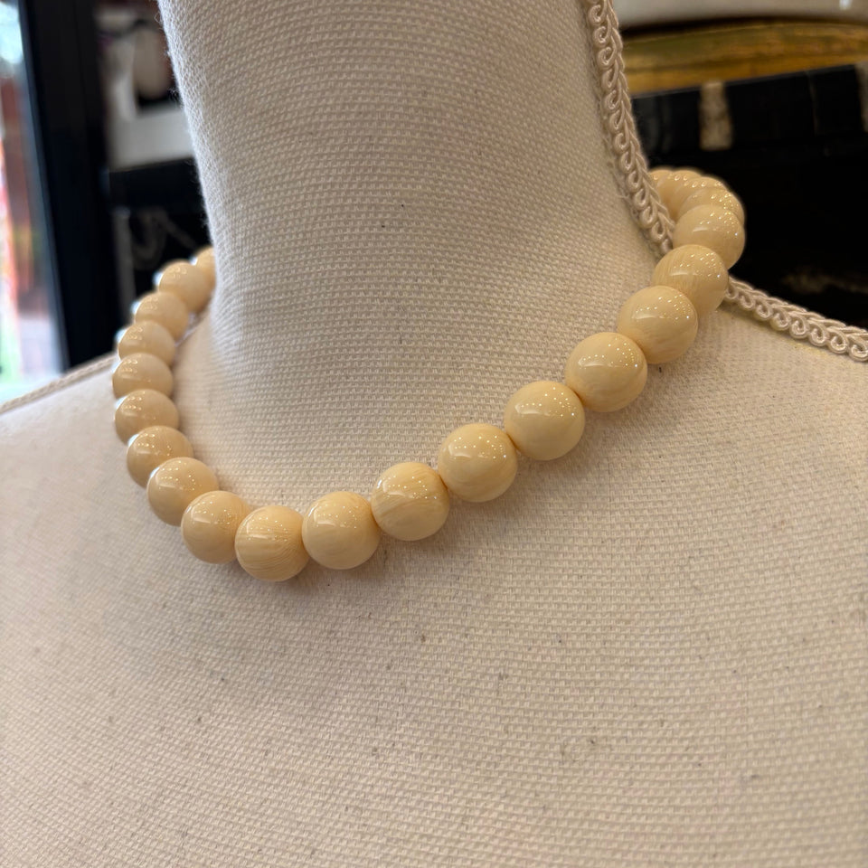COLLAR DE BOLAS MEDIANO BEIGE