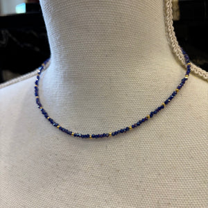 COLLAR CUENTAS AZUL Y DORADO