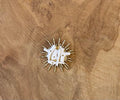 BROCHE DE SOL Y CORAL BLANCO