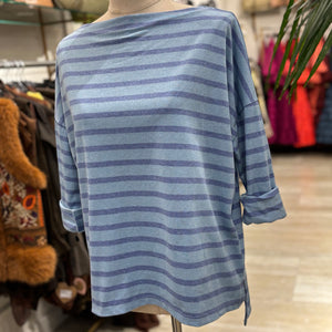 CAMISETA DE RAYAS AZUL Y CELESTE