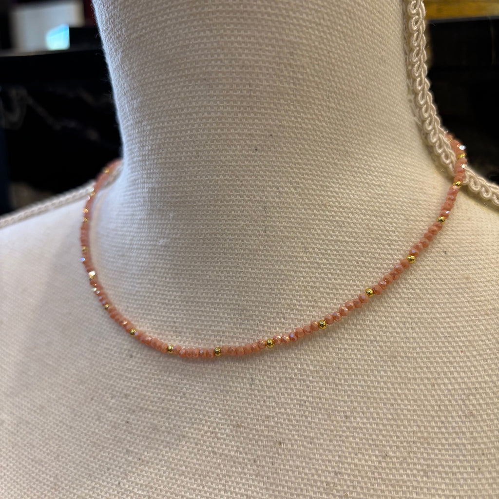 COLLAR CUENTAS ROSA Y DORADO